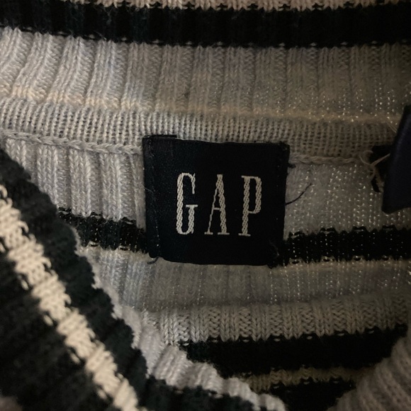 Gap turtleneck sweater, size small - Picture 3 of 3